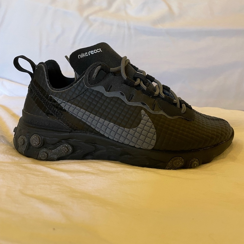 Nike React Element 55 kids size 4